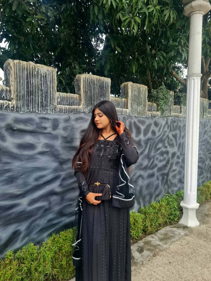 Pori gown Black